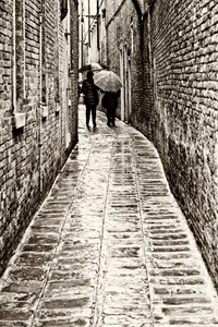 Benátský karneval v dešti